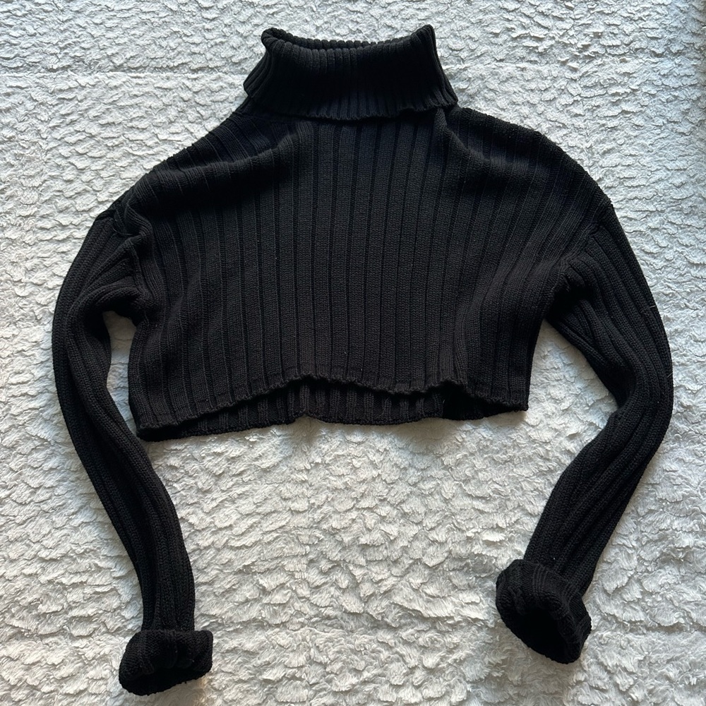 Black turtleneck cropped sweater
